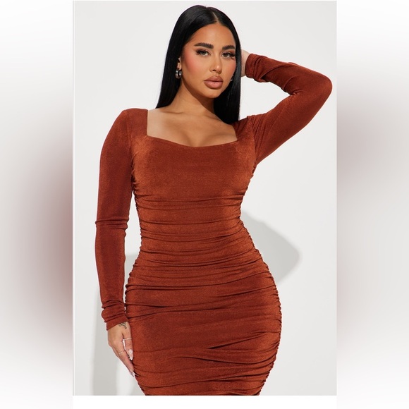 Fashion Nova Kaci Ruched Midi Dress Rust NWT - Picture 4 of 7